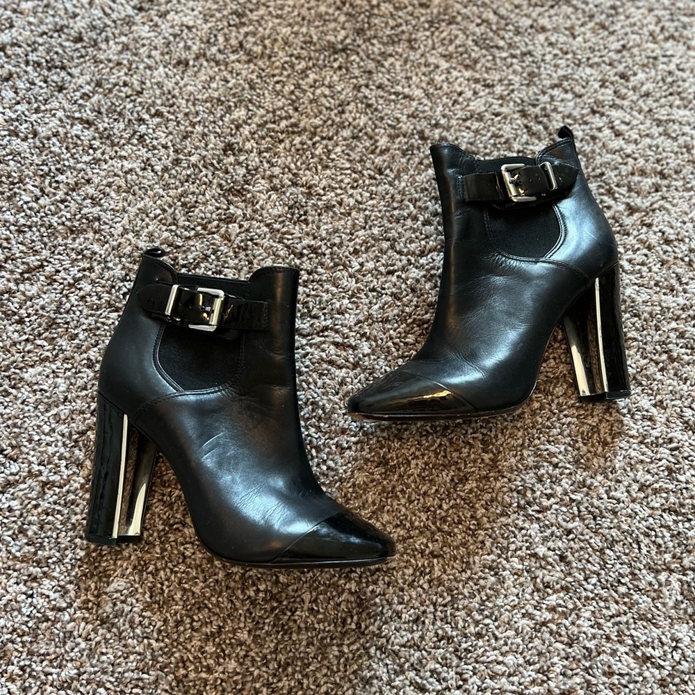 Pour La Victoire black heeled bootie